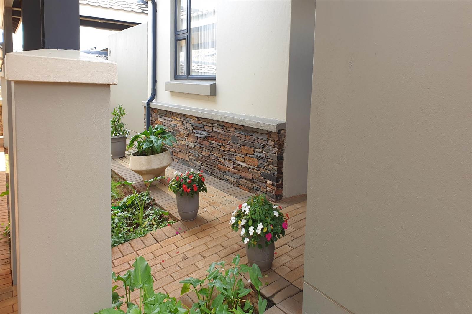 1 Bed Townhouse in Zesfontein AH photo number 3