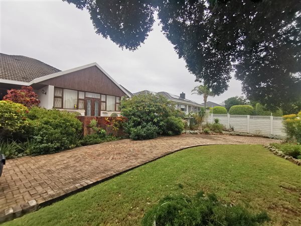 4 Bedroom House 4 Bedroom House