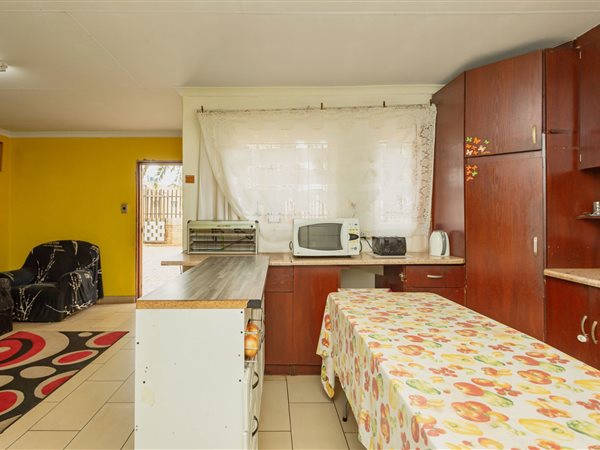 4 Bedroom House 4 Bedroom House