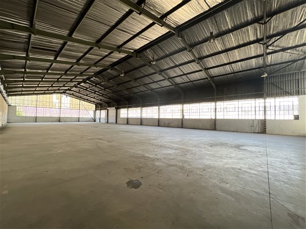 1 300  m² Industrial space