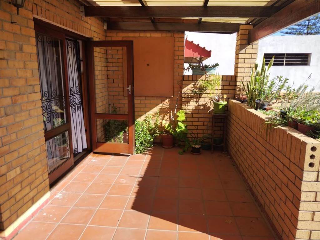 3 Bed House in Mitchells Plain Central photo number 3
