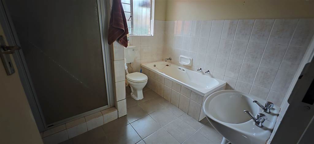 2 Bed House in Dorandia photo number 17