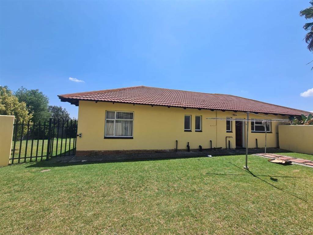 3 Bed House in Secunda photo number 8