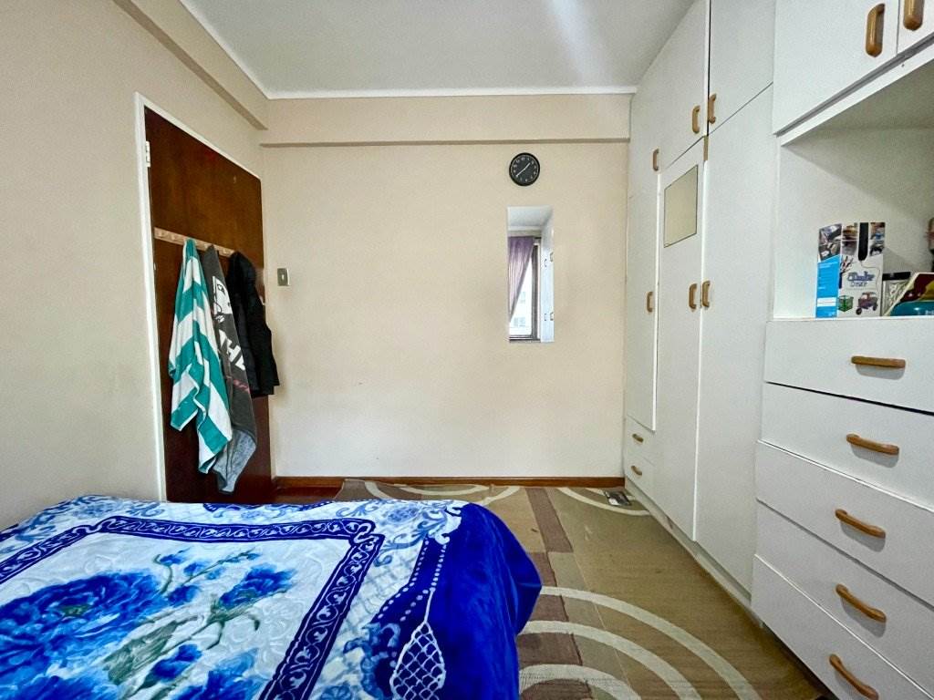 2 Bed Apartment in Wynberg photo number 13