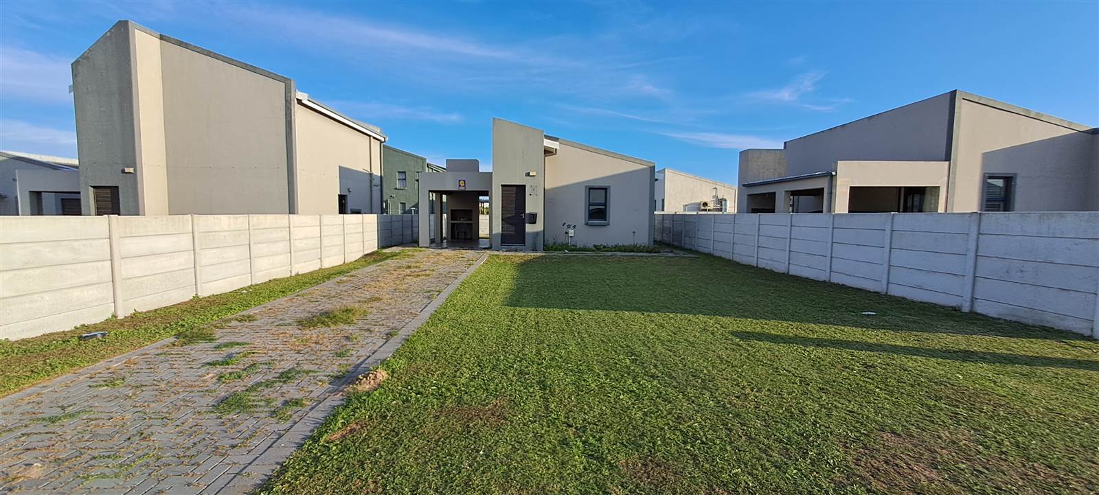 2 Bed Townhouse in Parsons Vlei photo number 2