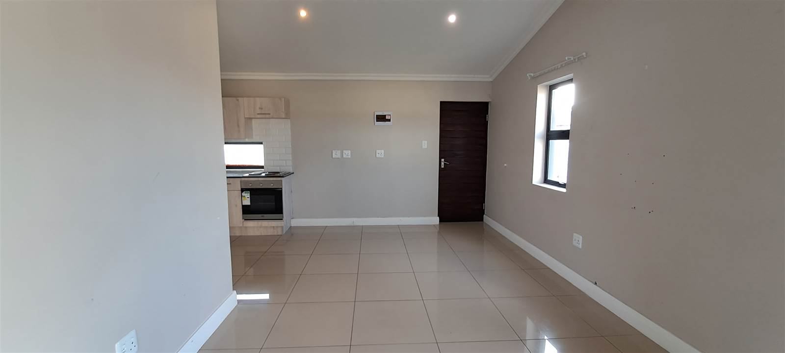 2 Bed Townhouse in Parsons Vlei photo number 3