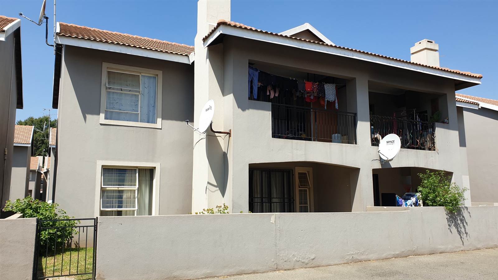 2 Bed Apartment in Brenthurst photo number 1