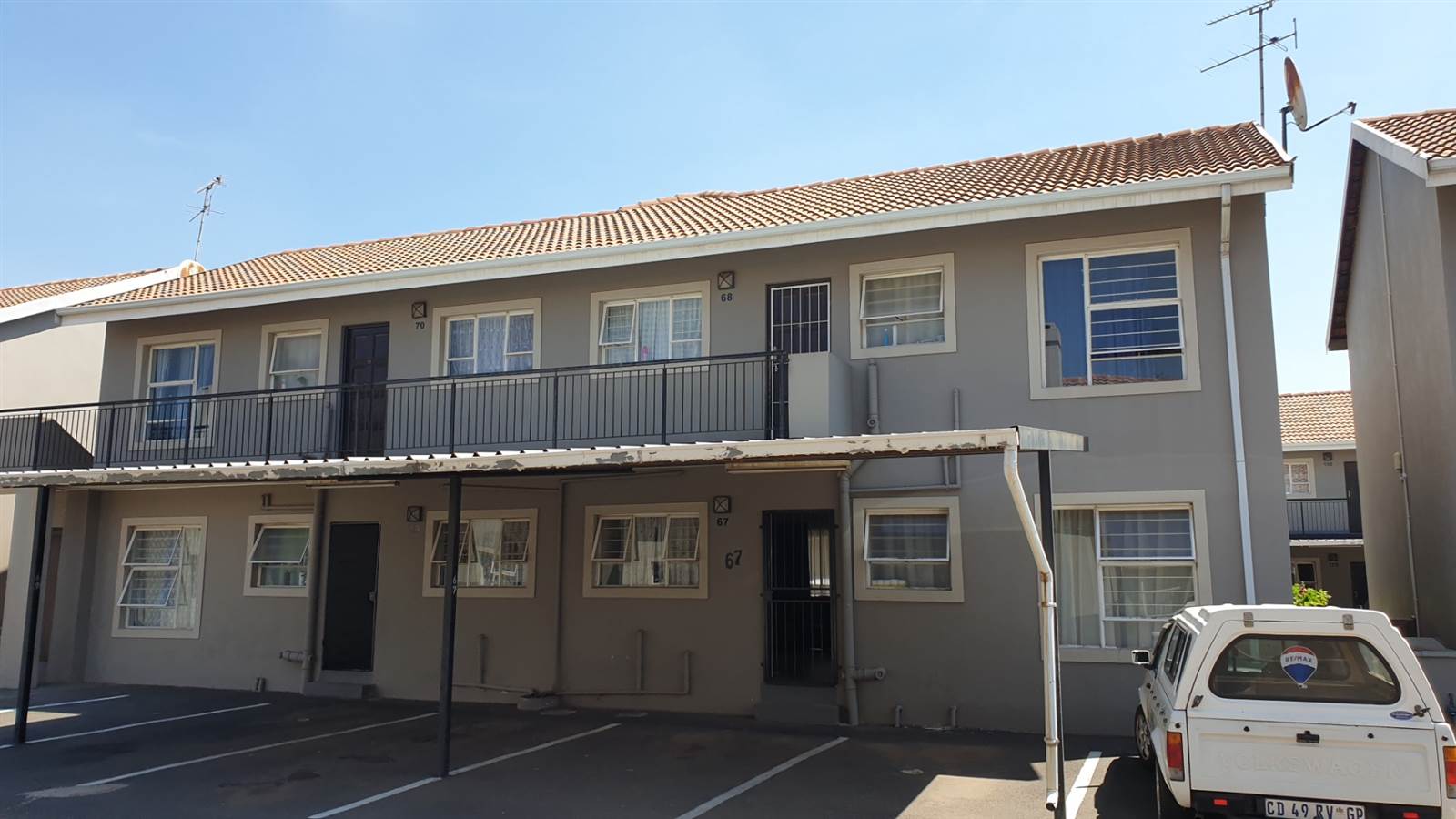 2 Bed Apartment in Brenthurst photo number 11