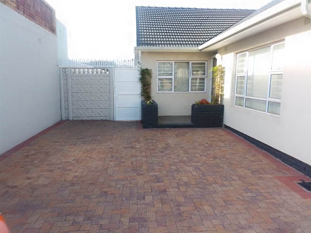 3 Bed House in Parow photo number 3