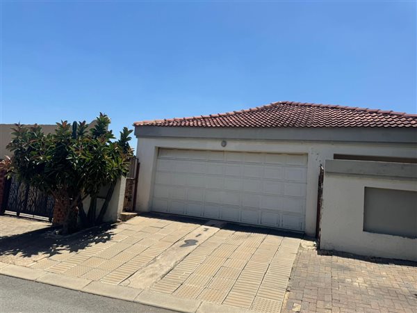 4 Bedroom House 4 Bedroom House