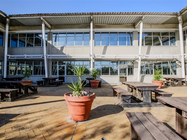 1345  m² Office Space in Parow Golf Course
