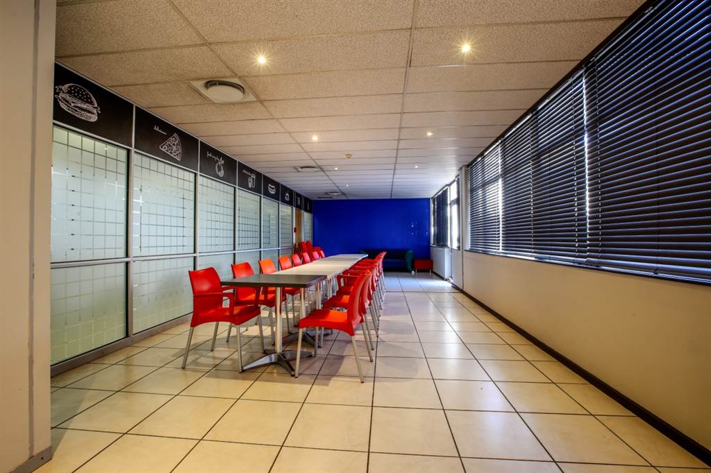 1345  m² Office Space in Parow Golf Course photo number 11