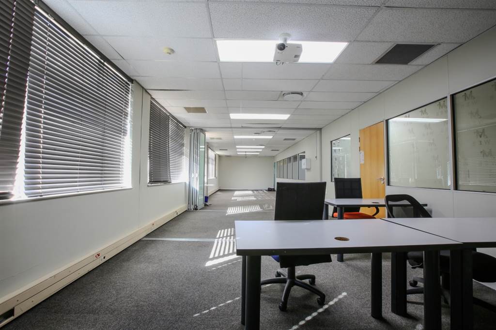 1345  m² Office Space in Parow Golf Course photo number 10