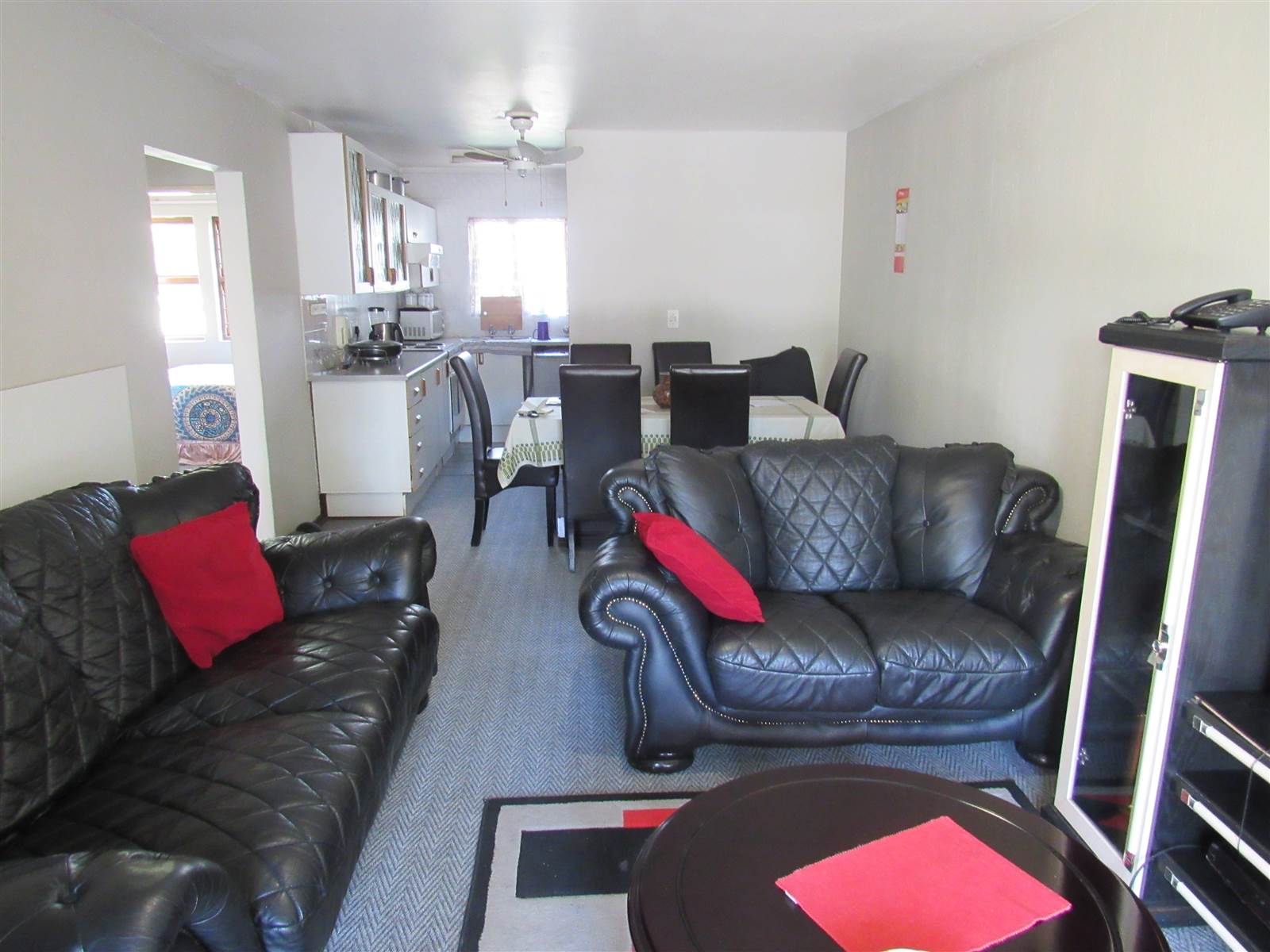 2 Bed Apartment in Lakefield photo number 6