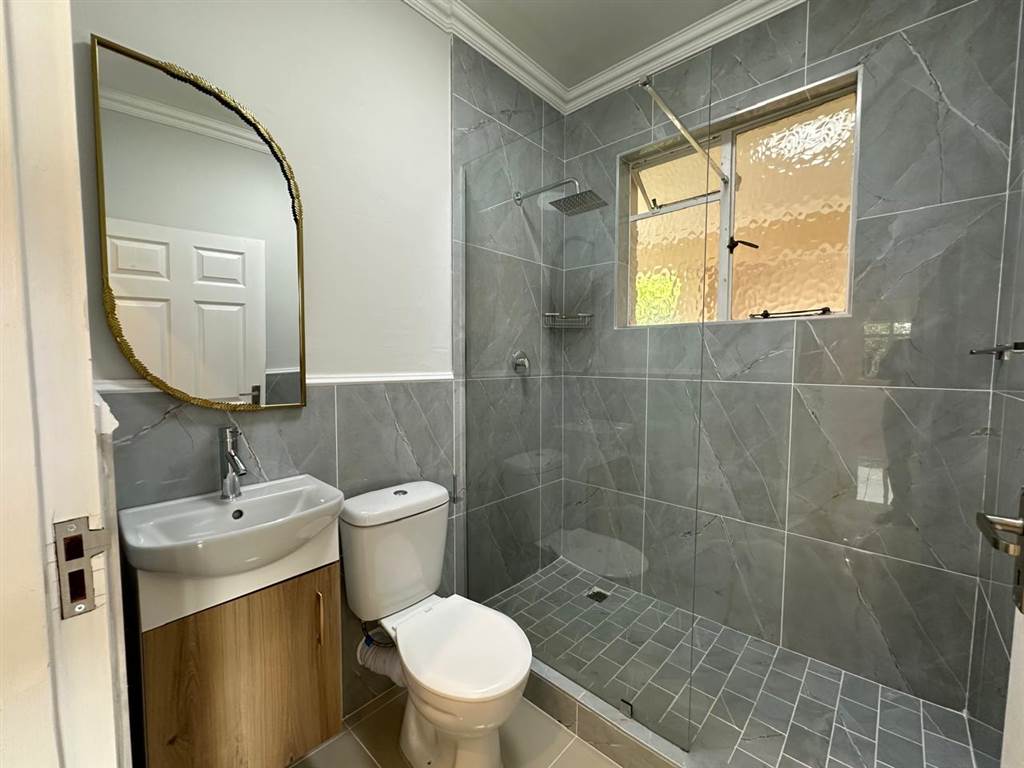 2 Bed Apartment in Windermere photo number 4