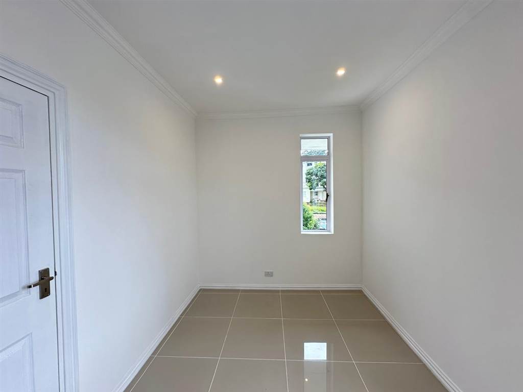 2 Bed Apartment in Windermere photo number 7