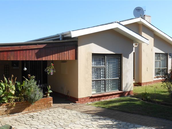 4 Bed House in Mabille Park