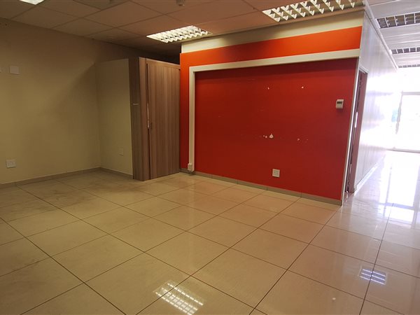 87  m² Commercial space