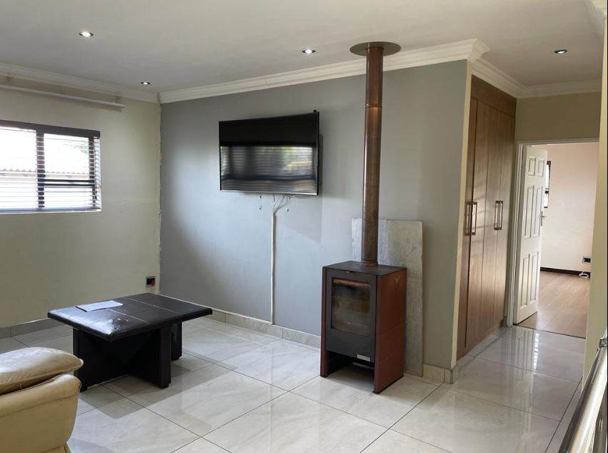 5 Bed House in Greenstone Hill photo number 16
