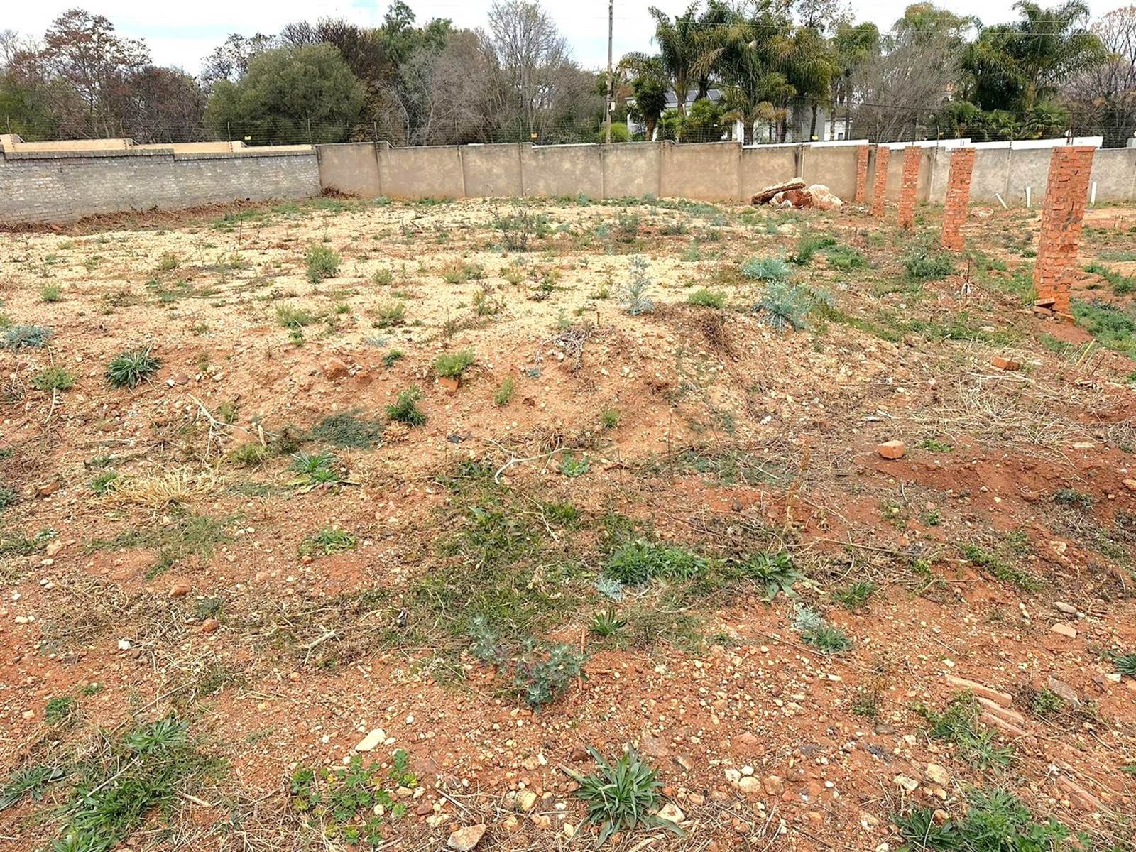 880 m² Land available in Eldoraigne photo number 2
