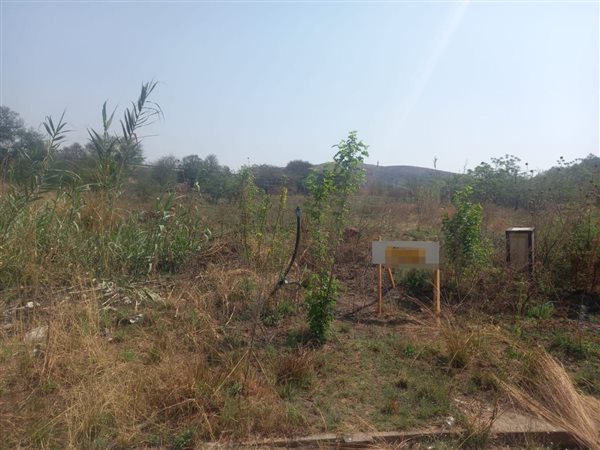 930 m² Land available in Suiderberg