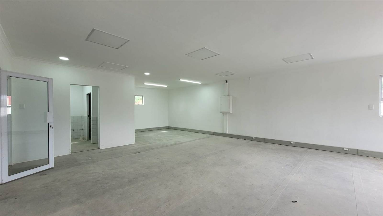 450  m² Retail Space in Kloof photo number 10