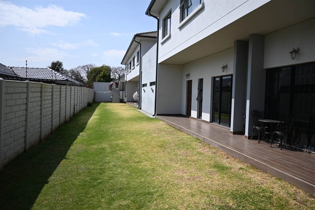 3 Bed Townhouse in Greenside photo number 3