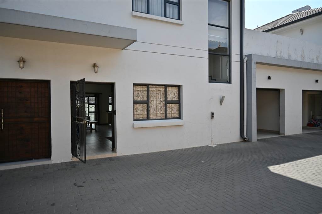 3 Bed Townhouse in Greenside photo number 10