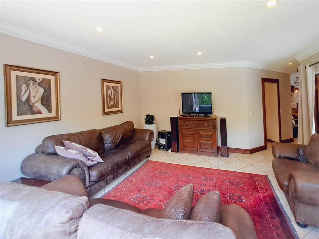 3 Bed House in Dainfern Golf Estate photo number 4