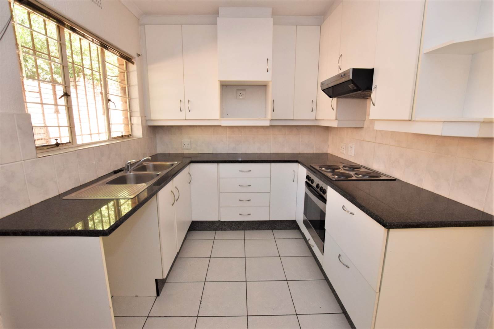2 Bed Simplex in Rivonia photo number 9