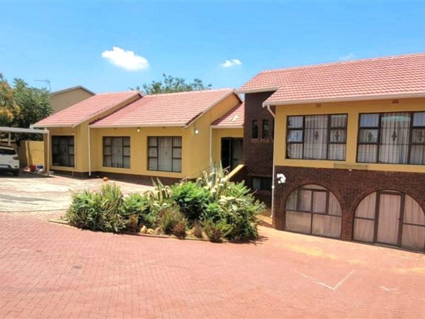 4 Bedroom House 4 Bedroom House
