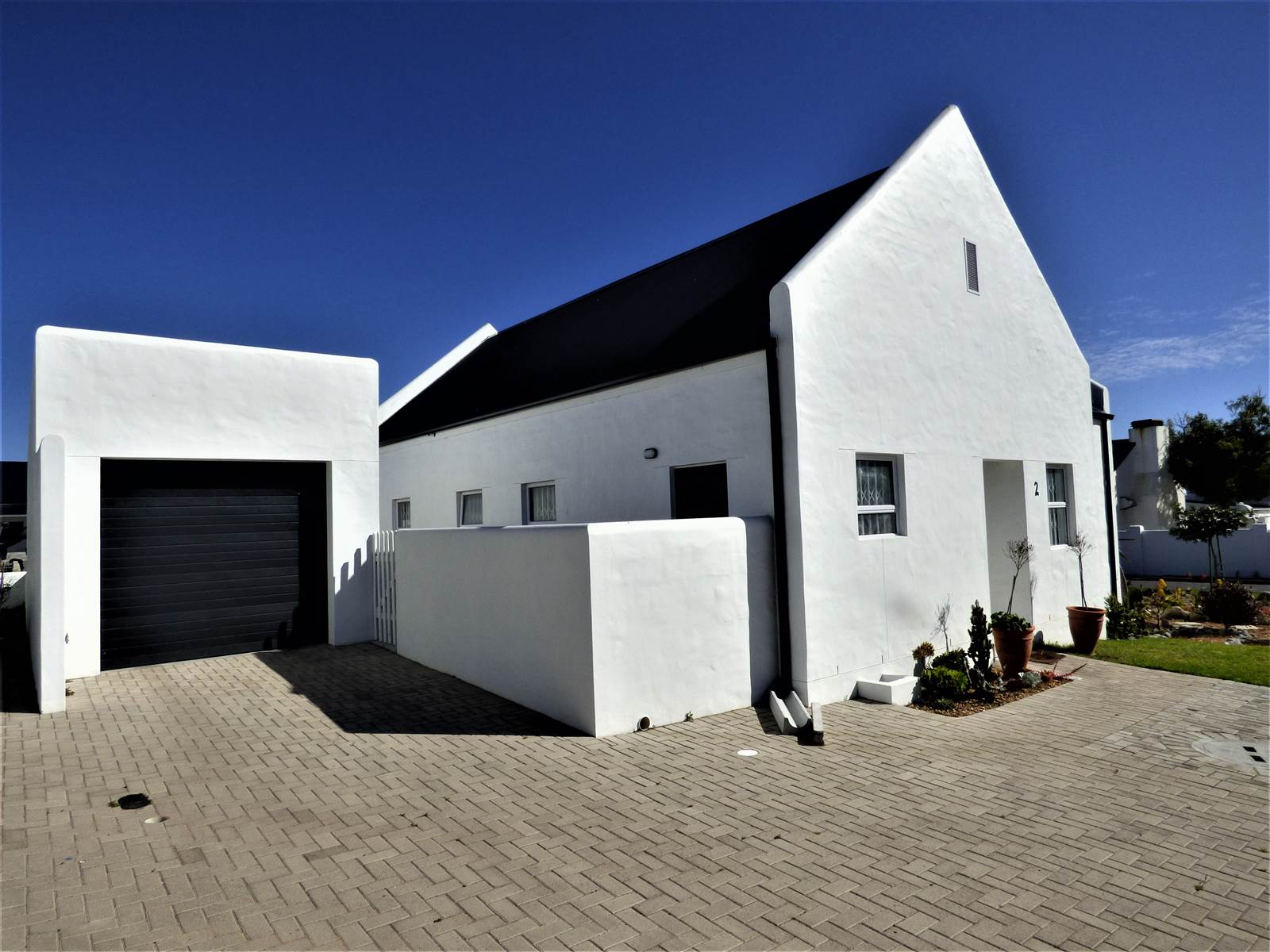 3 Bed House in Yzerfontein photo number 2