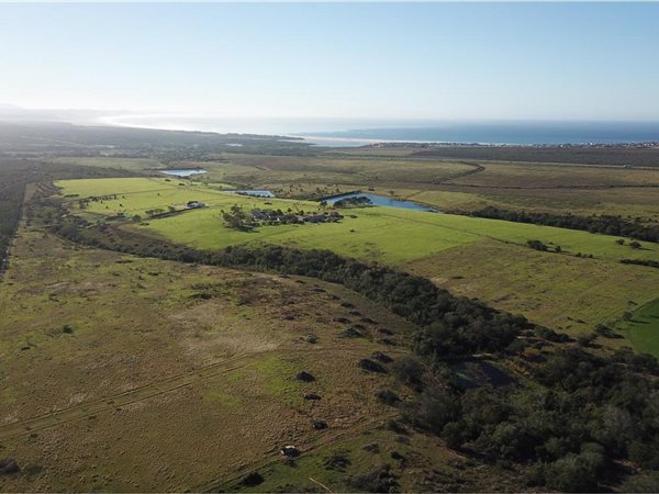 2 685 m² Land