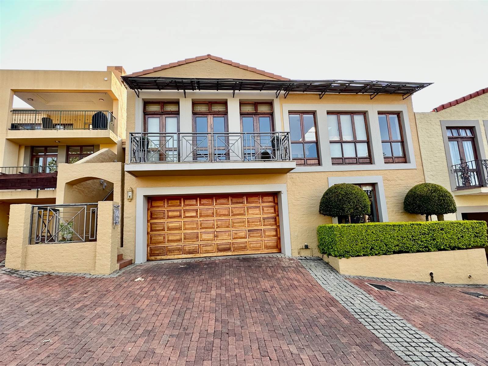 2 Bed House in Waterkloof photo number 1