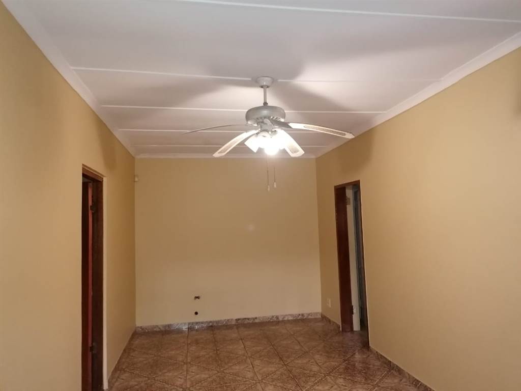 3 Bed Townhouse in Port Shepstone photo number 7