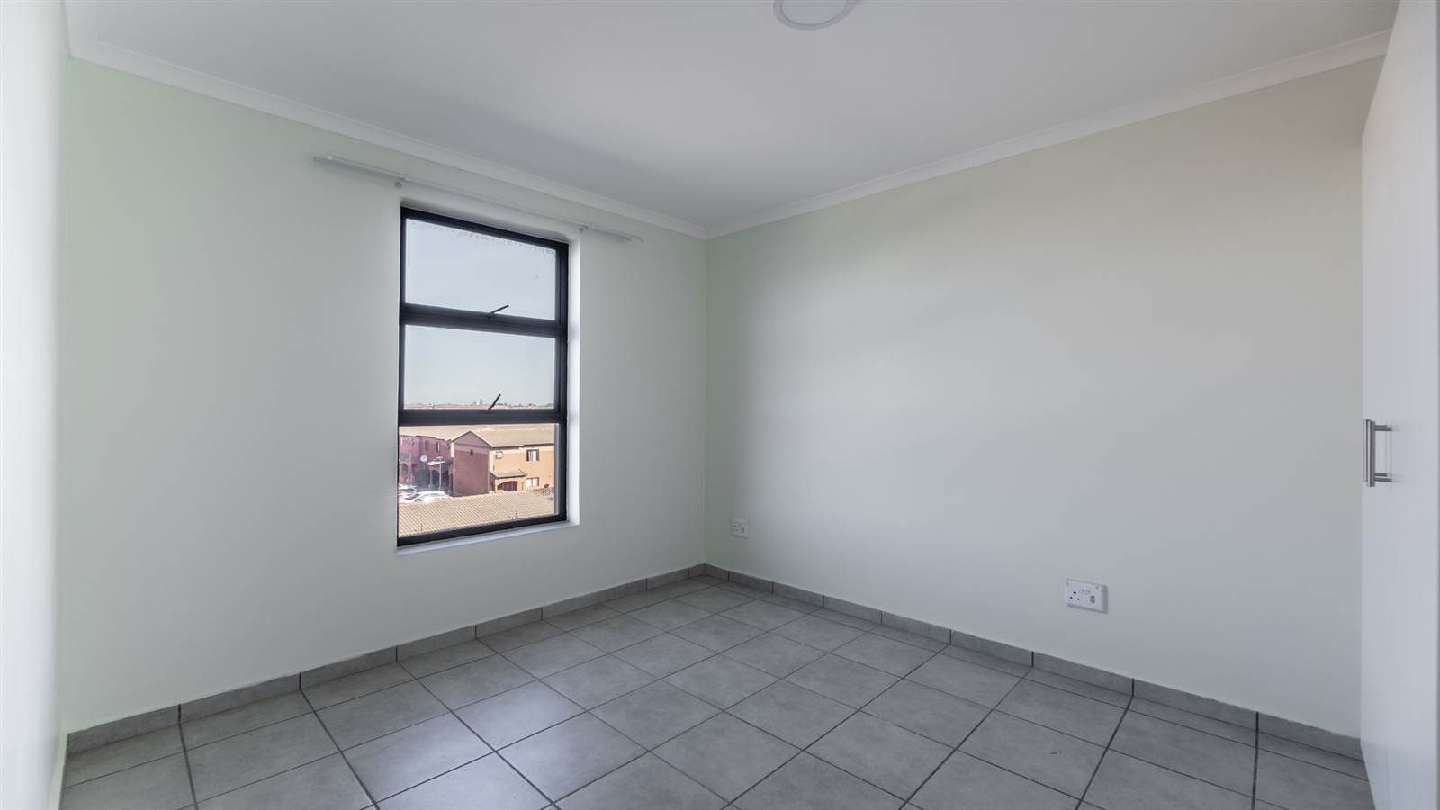 2 Bed Apartment in Parklands East photo number 5