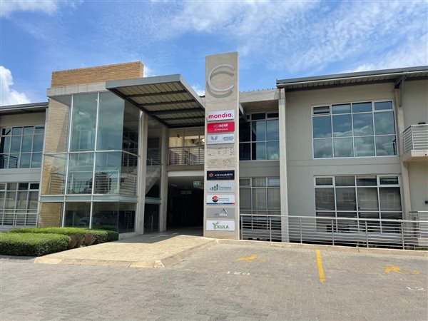 140  m² Commercial space