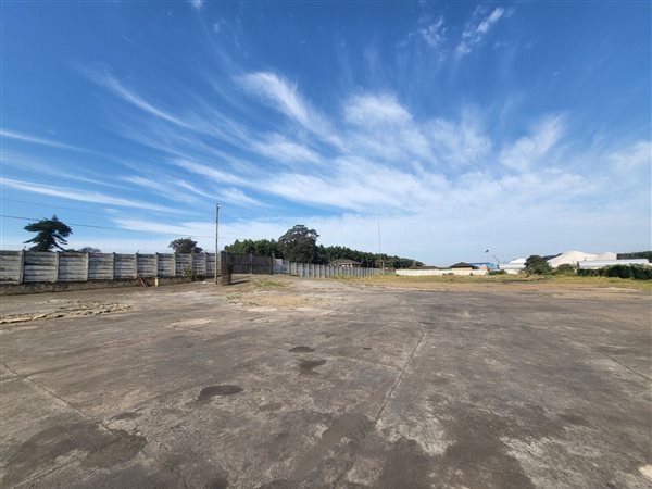 3 500 m² Land