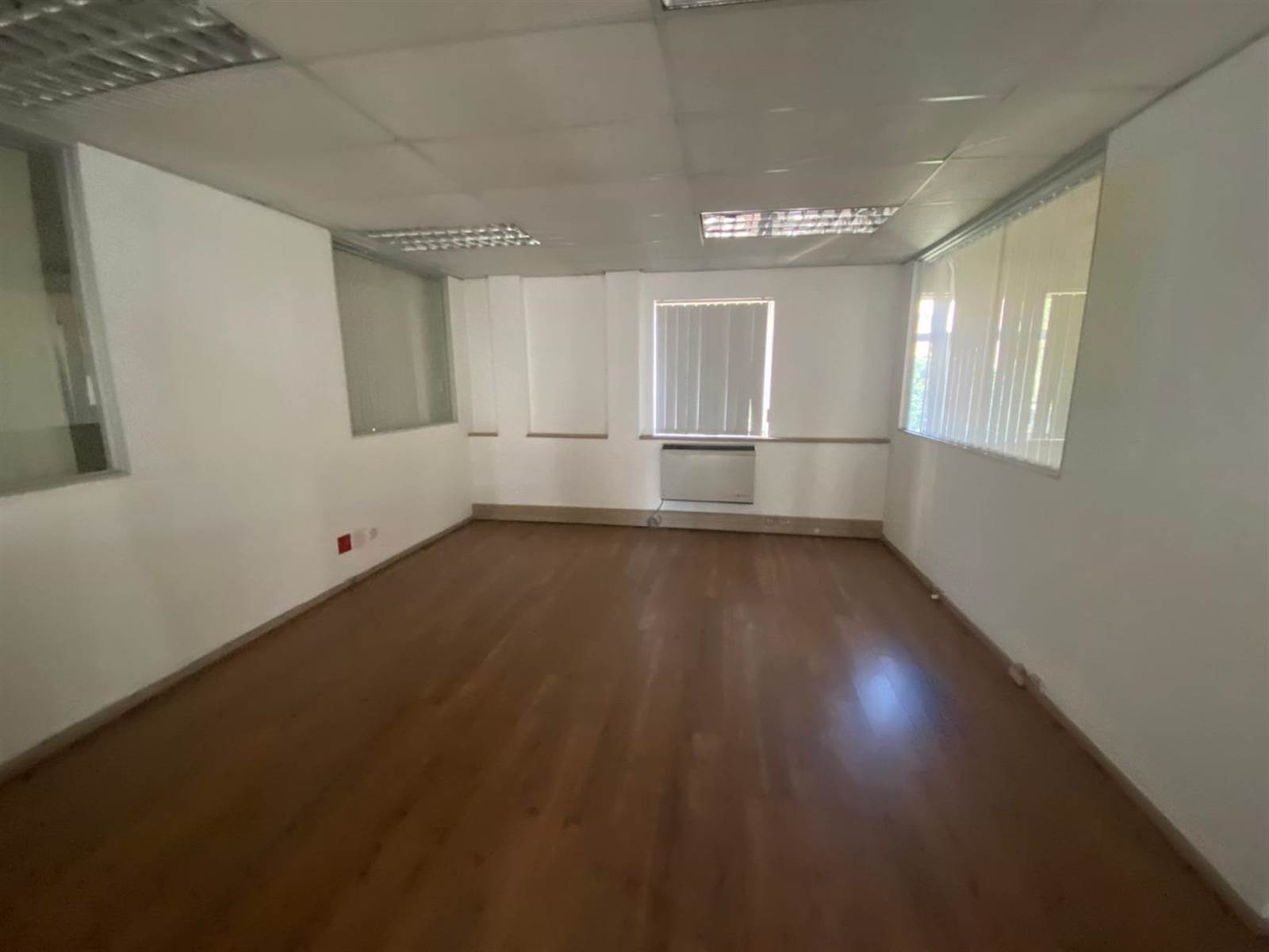 516  m² Commercial space in Parktown photo number 16