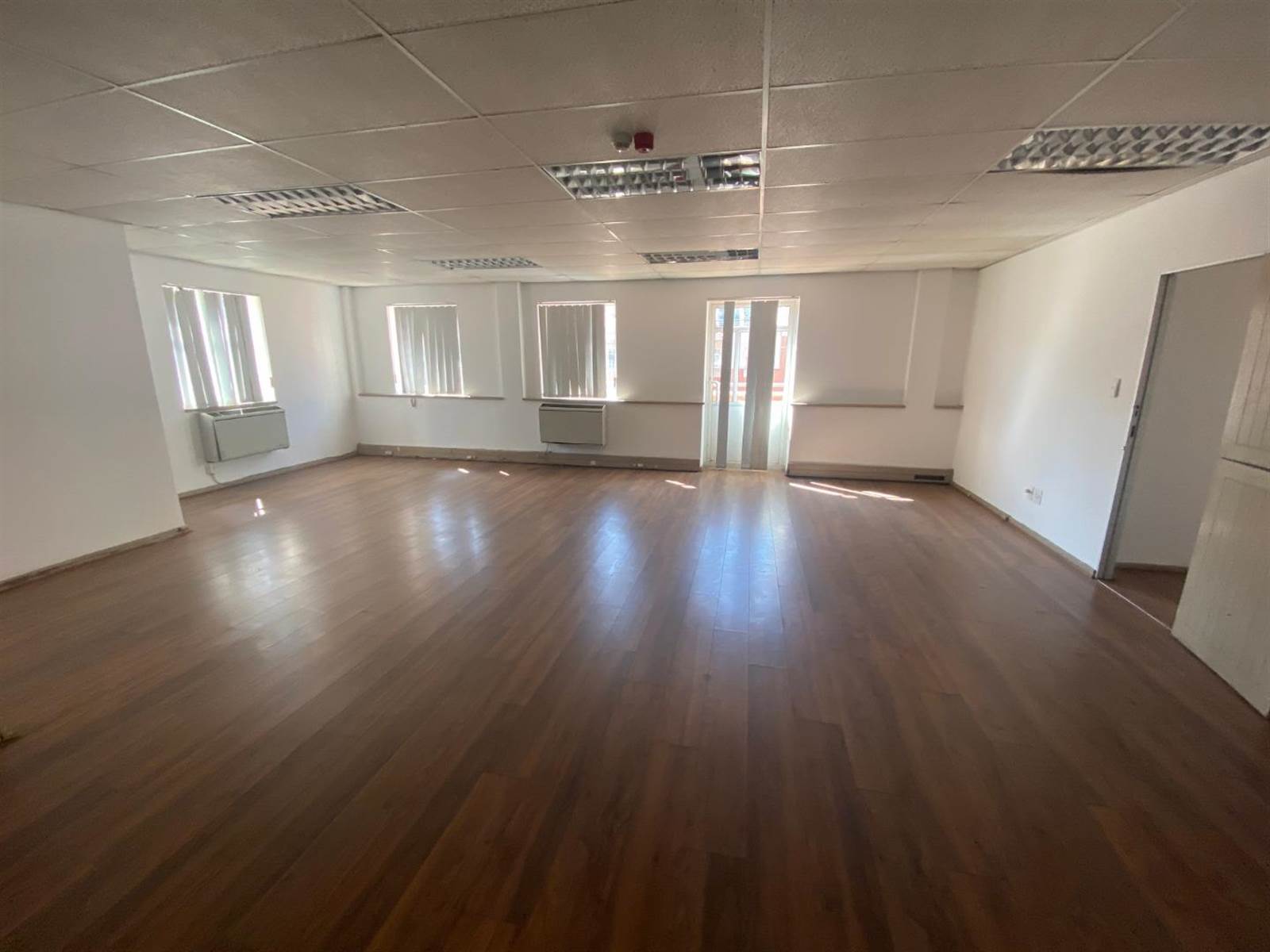 516  m² Commercial space in Parktown photo number 4