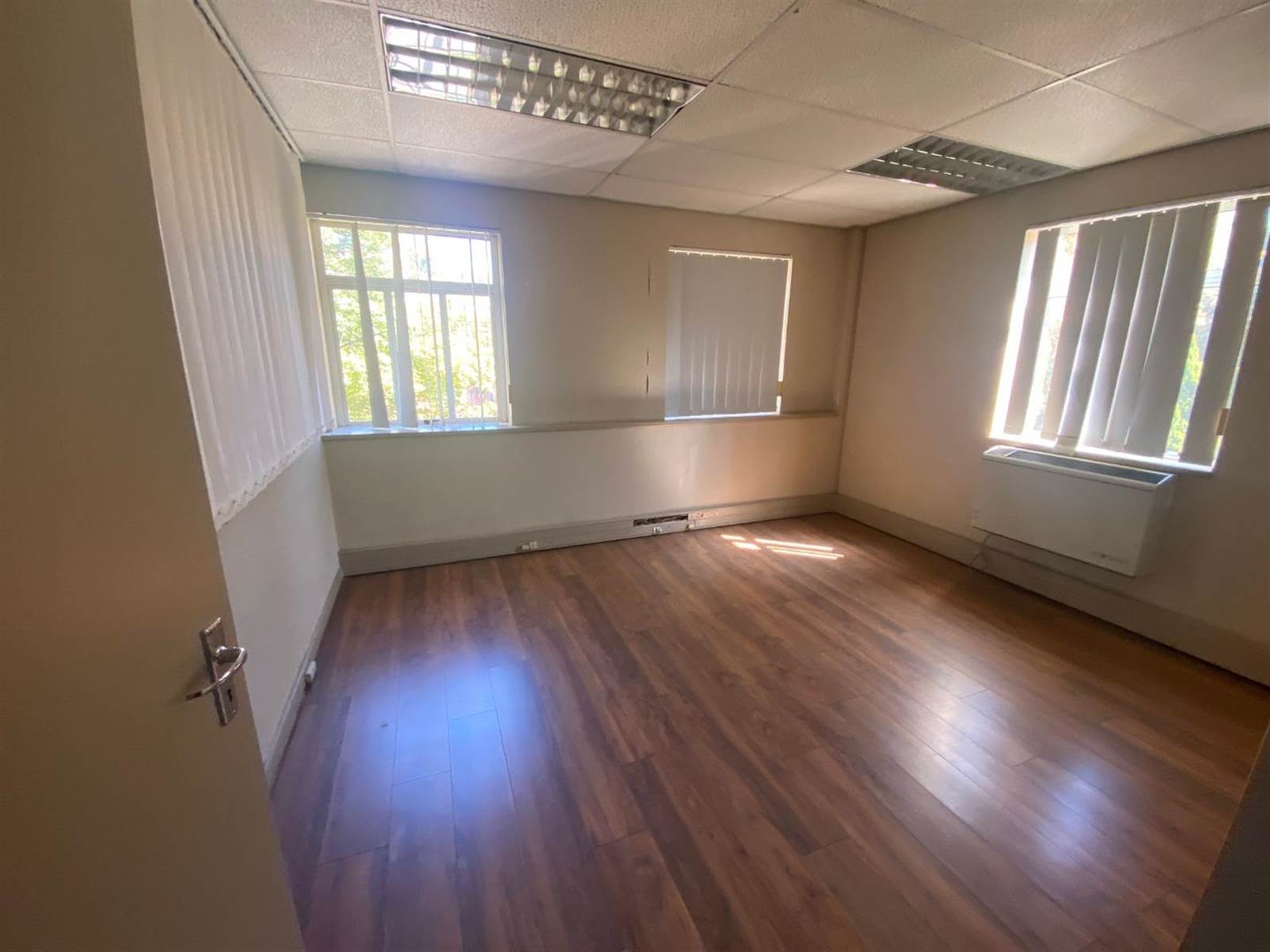 516  m² Commercial space in Parktown photo number 5