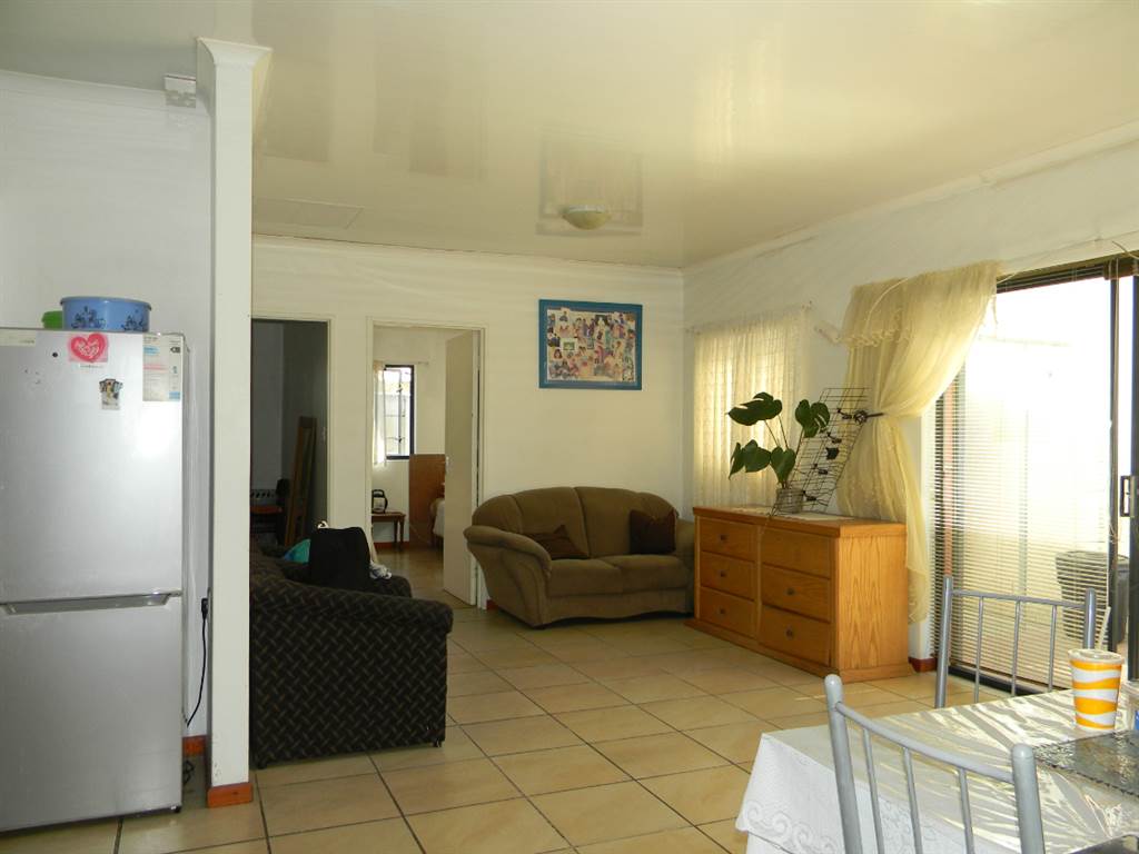 2 Bed House in Riverton photo number 4