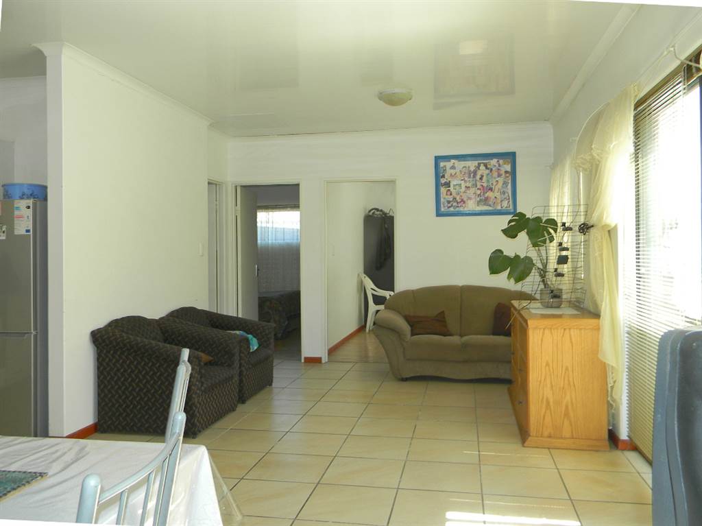 2 Bed House in Riverton photo number 3