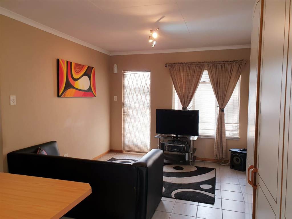 1 Bed Apartment in Kanoniers Park photo number 3