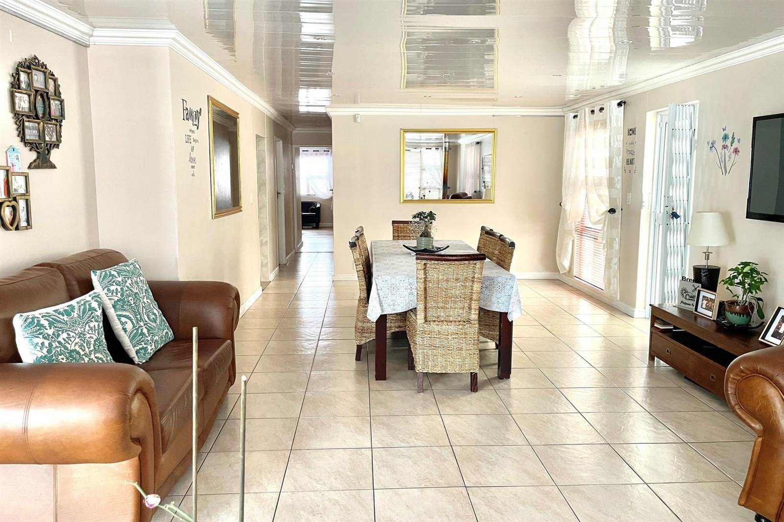3 Bed House in Strandfontein photo number 11