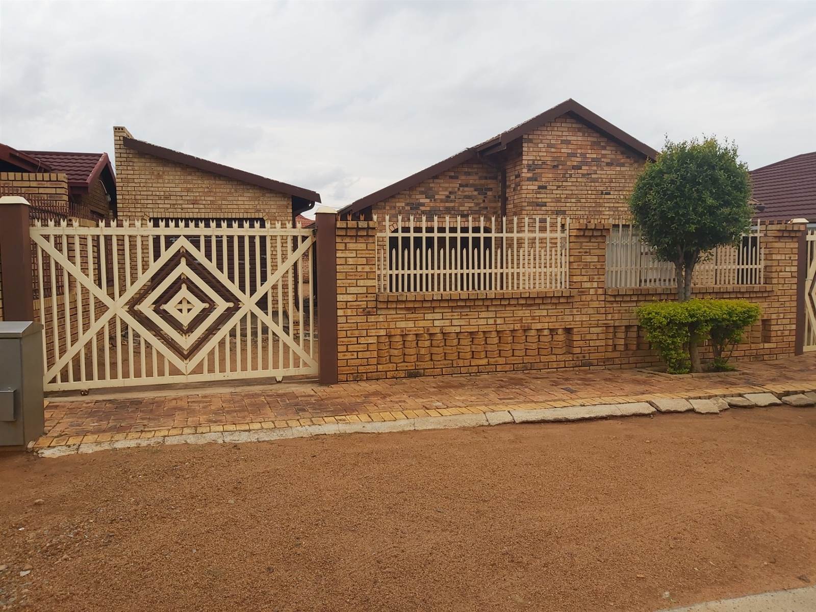 4 Bed House in Soshanguve photo number 1