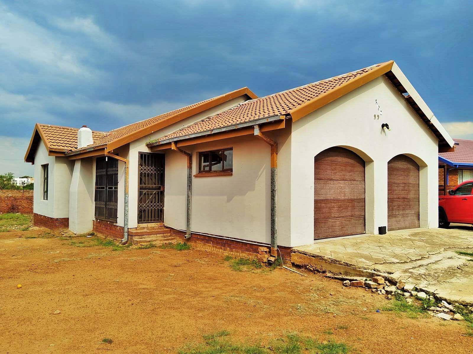 6 Bed House in Soshanguve photo number 2