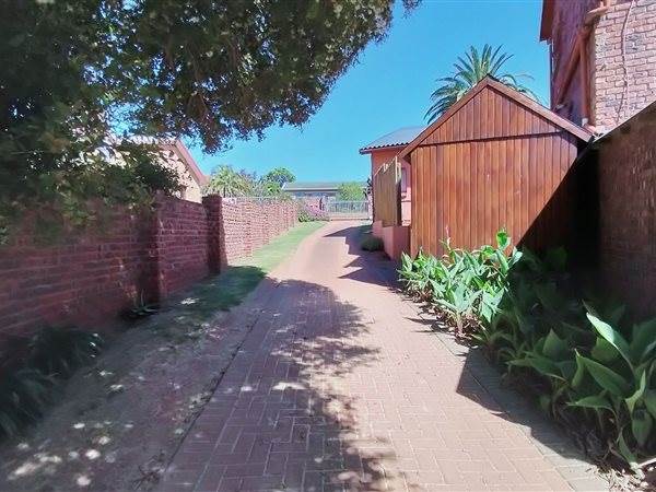 7 Bed House in Jeffreys Bay photo number 23