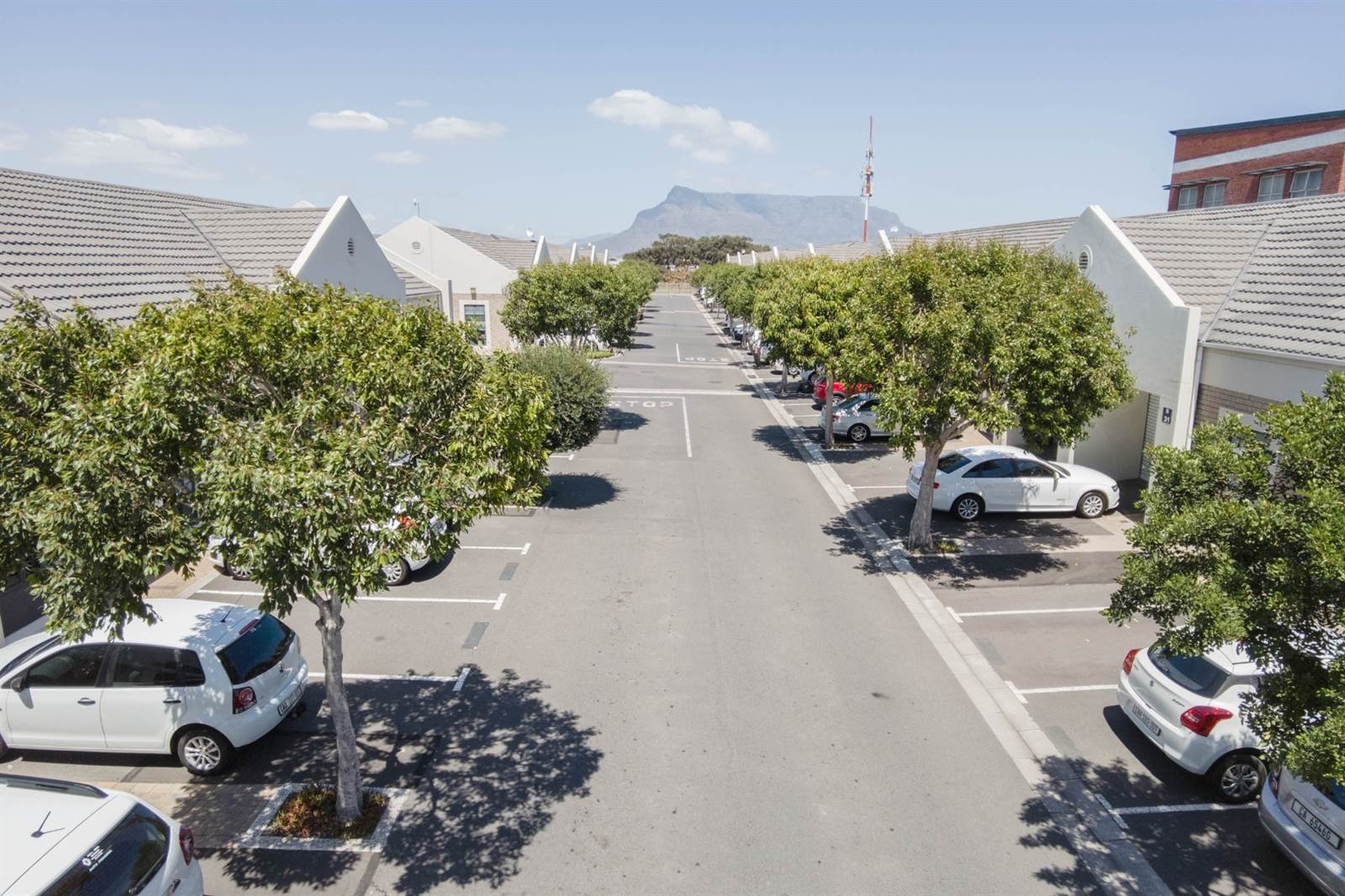 102  m² Commercial space in Milnerton Central photo number 2