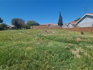 600 m² Land available in Lenasia South